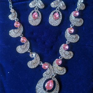 White And Pink Stone Necklace Set