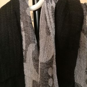 Black & White Stole