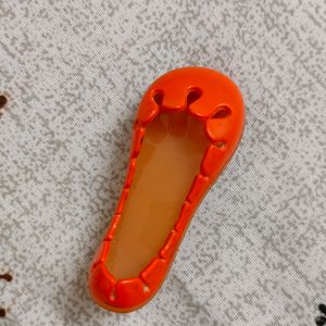 Sandal Shaped Stylish Hair Clip/Makeup Clip.