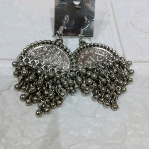 Women Fancy Ear Rings Pic 1