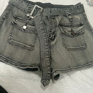 INCENSE Flared Shorts With Belt And Button Closure