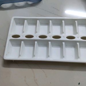 Ice cube maker and egg setter