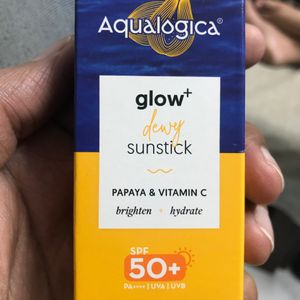 Aqualogica Glow Sunstick Papaya & Vitamin C