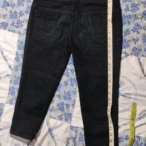 Trendy 3/4 Black Jeans