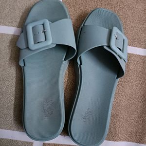 Comfortable Daily Use Slippers For Women In 39 Num