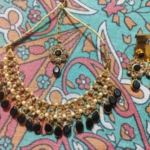 Black Golden Necklace Set With Mangtika