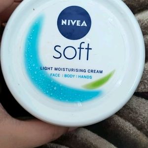 Nivea Light Moisturising Cream