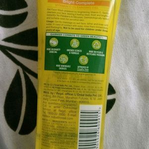 Garnier Bright Complete Face Wash