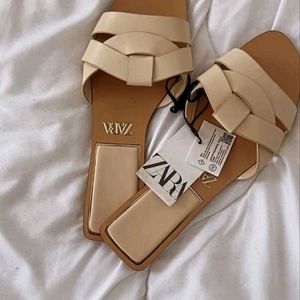 IMPORTED ZARA FLATS NEWNEW