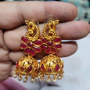 Jhumka With Pearls