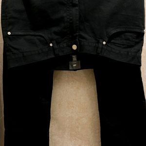 H&M Men Black Loose Jeans.