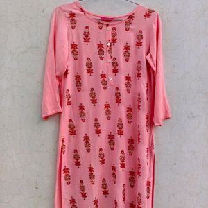 Women Pink Kurta With 3/4 Sleeves