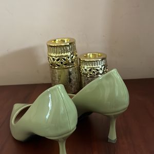 pista green pump heel