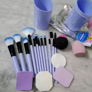 Combo Of Eyeshadow And Brushes