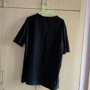 OVERSIZED BLACK TSHIRT