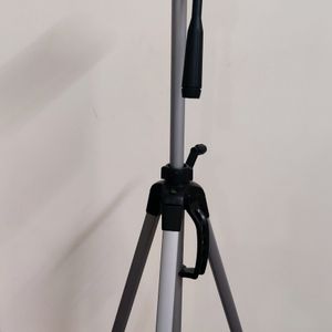 Amazon Basics Tripod 60"