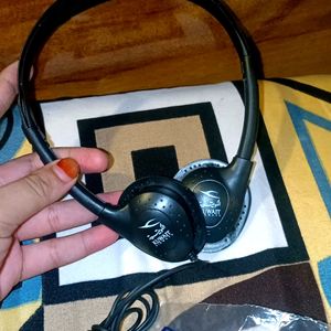 Kuwait Airlines Headphone