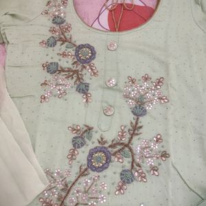 Embroiderd Kurta Set