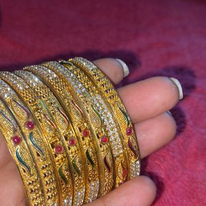 GOLD COLOUR SIDE 8  BANGLES