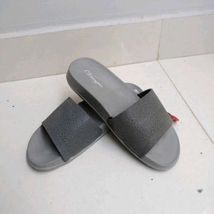 New Women's Comfortable Trendy Slide Size-5