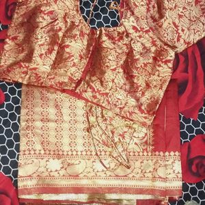 Banarsi Silk Saree With Stitch Blouse