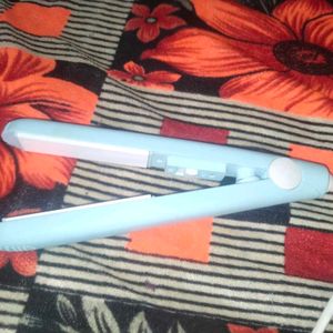 Mini Hair Straightener With a Beautiful Color 💙