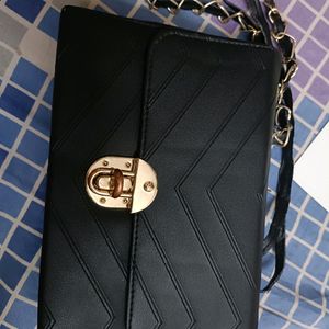 Black Stylish Slingbag For Women