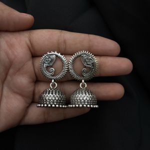 Earrings (jumka)