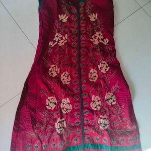 Sleeveless Embroidery Kurti