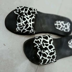 White And Black Flip Flopss(In Cash Only)