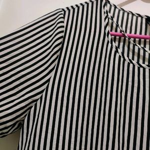 Striped Top Korean Import.Size 36-40 L-26 Half