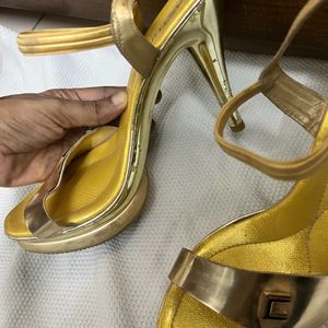 New Metro Golden Heel