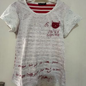 Beautiful Tshirt In Red N White Size 32