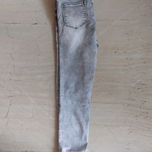 GREY RIPPED DISTRESSED DETAIL JEANS