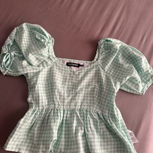 SASSFARAS green checked sweetheart neck peplum top