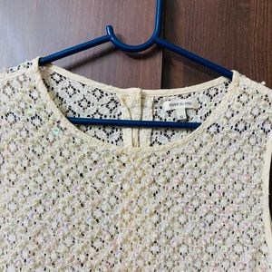 Bridge Color Pearl Embroidery Top