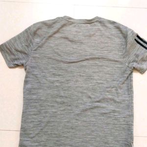 ADIDAS - UNISEX T-SHIRT. no Flaws.