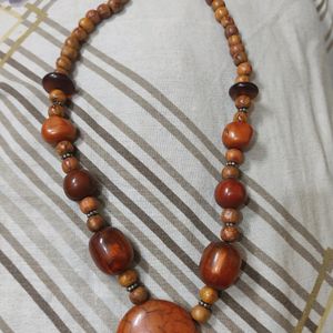 Beautiful Rasin And Wood Necklace