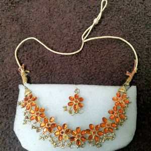 Orange stone necklace with mangtikka