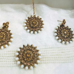 Gorgeous Earings And Mang Tikka Set