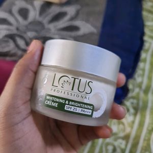 Lotus Profesional Brightning Cream