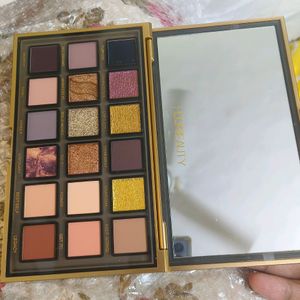 Huda Beauty Empowered Eyeshadow Palette