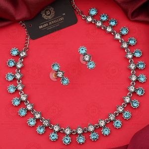 A Set Of Neckpiece With Earrings