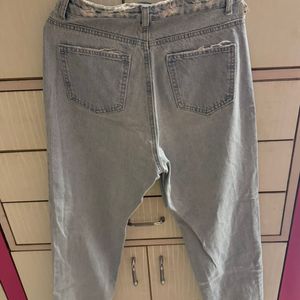 RIOT ripped Mom High Jeans