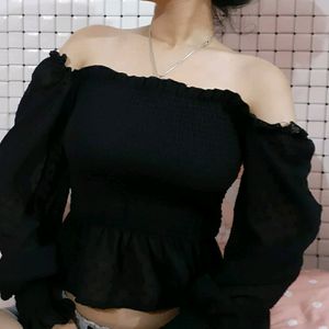 BLACK LONG SLEEVED CROP TOP