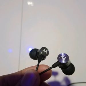 New Motorola Earphone