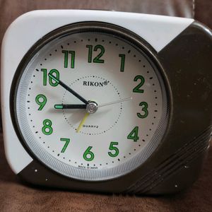 Quartz Table Clock With Alarm ⏰