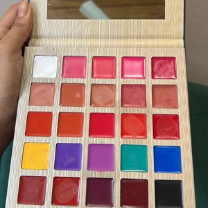 Delanci Multishade Lip Palette