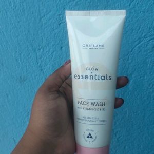 Oriflame Glow Essential Face Wash 125 Ml