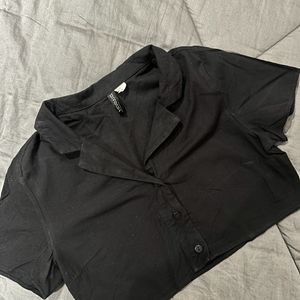 H&M cropped black shirt